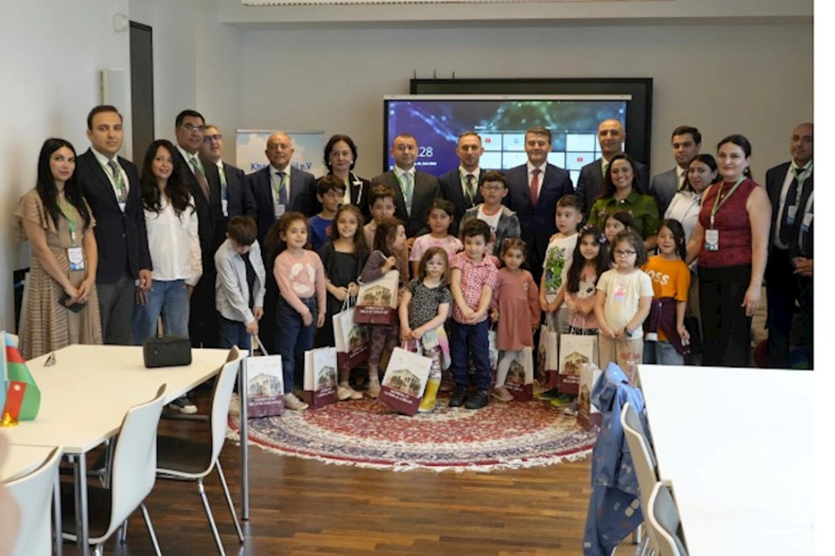 Berlində Azərbaycan dili həftəsonu məktəbinin açılışı olub — FOTOLAR