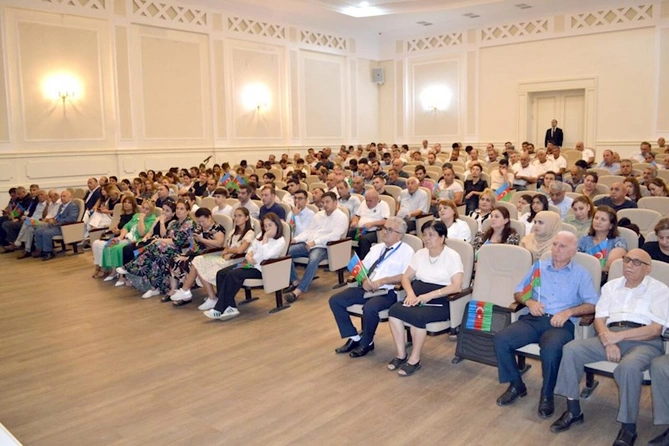 Elçin Mirzəbəyli Ağsu Mədəniyyət Sarayında seçicilərlə görüşüb — FOTOLAR