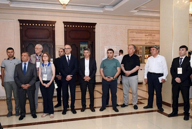 Özbək dilinə tərcümə edilmiş Qılınc və qələm romanı Daşkənddə təqdim olunub — FOTO