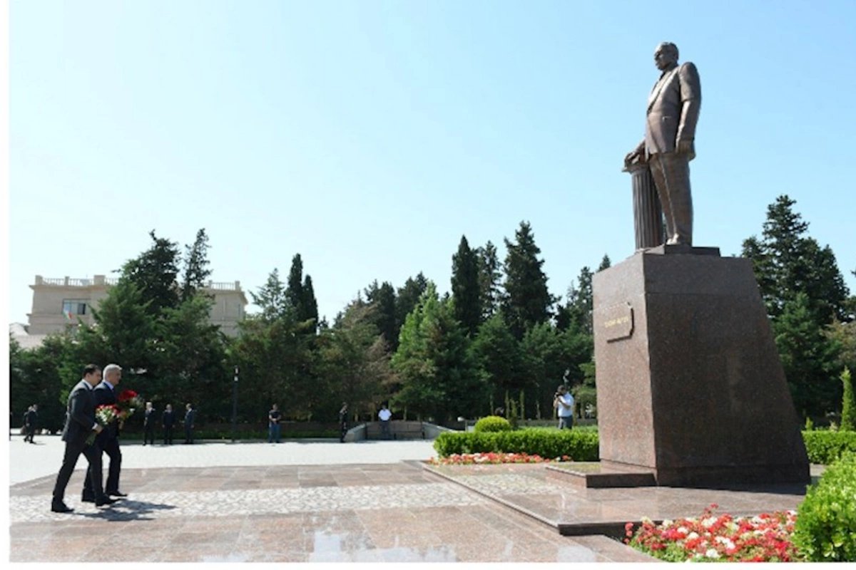 Mədəniyyət naziri İmişli rayonunda vətəndaşların müraciətlərini dinləyib