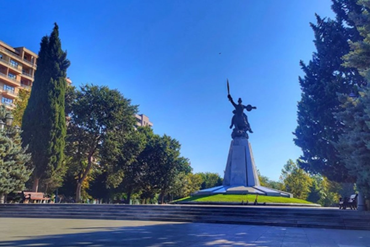 Bakıda parkda uşağı “tok” vurdu — AÇIQLAMA