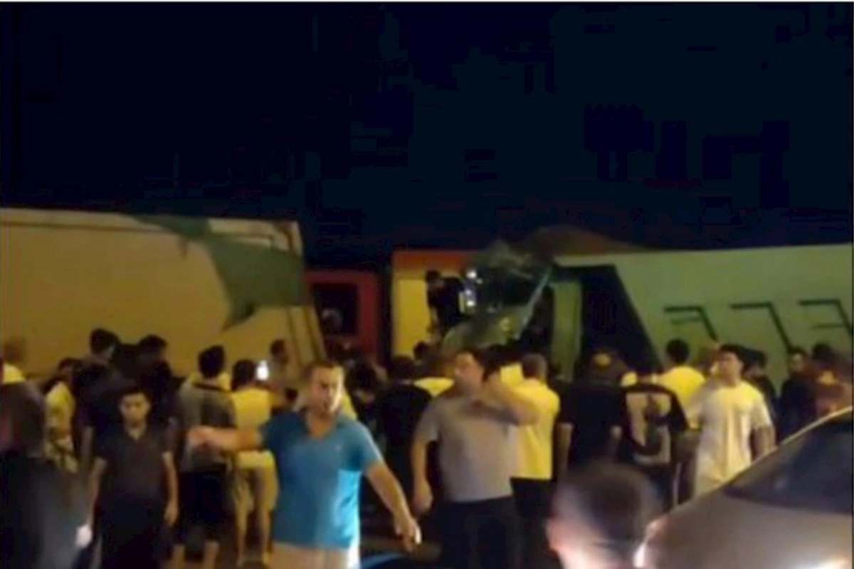 Bakıda ağır qəza: Sürücü sükan arxasında sıxılı vəziyyətdə qaldı (VİDEO)