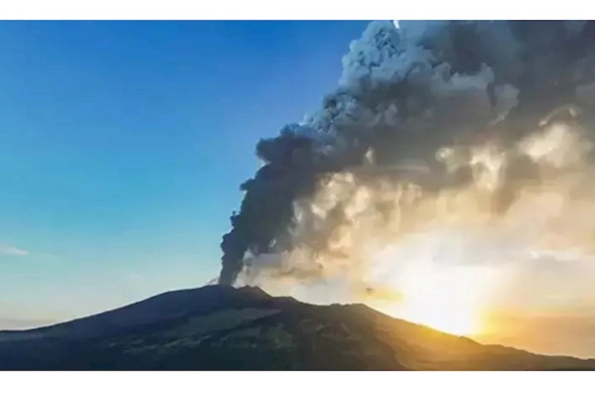 Etna vulkanı yenidən püskürdü — Uçuşlar dayandırıldı