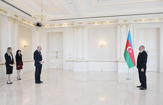 Prezident yeni səfirlərin etimadnaməsini qəbul etdi — YENİLƏNİB (FOTOLAR)