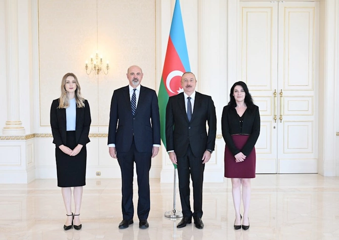 Prezident yeni səfirlərin etimadnaməsini qəbul etdi — YENİLƏNİB (FOTOLAR)