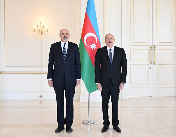 Prezident yeni səfirlərin etimadnaməsini qəbul etdi — YENİLƏNİB (FOTOLAR)