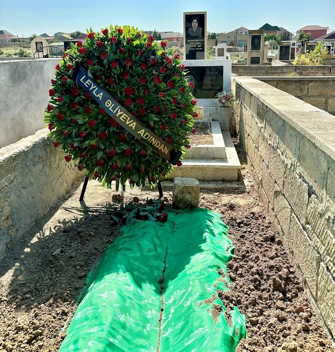 Leyla Əliyeva Xocalı soyqırımının şahidi olmuş Dürdanə Ağayevanın dəfn mərasiminə əklil göndərib — FOTO