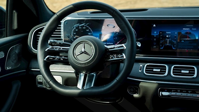 Yeni “Mercedes-Benz GLS” əzəmətli və şıltaq Xəzər dənizinin fonunda — FOTOLAR