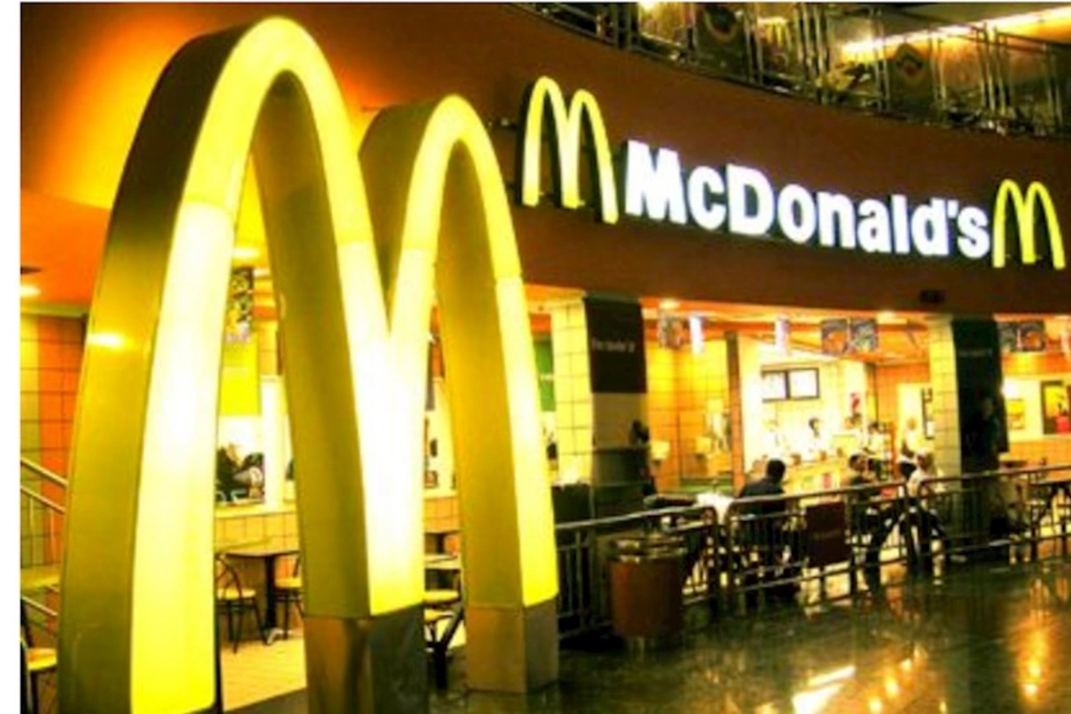 Mc Donaldsdan Azərbaycana qarşı növbəti hörmətsizlik — Bayrağımızı ASMADILAR (FOTOLAR)