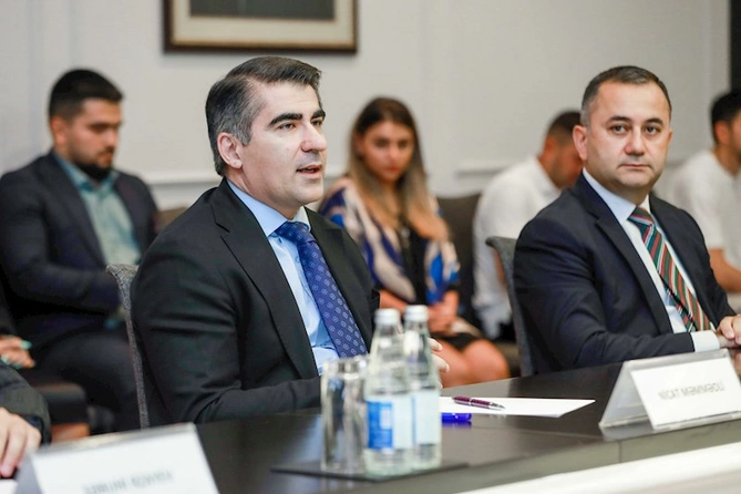 Yeni tələbə kartlarının istifadəyə verilməsi üzrə memorandum imzalanıb — FOTOLAR Yeni tələbə kartlarının istifadəyə verilməsi üzrə memorandum imzalanıb — FOTOLAR