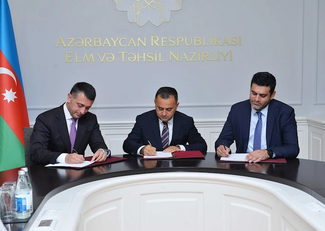 Yeni tələbə kartlarının istifadəyə verilməsi üzrə memorandum imzalanıb — FOTOLAR Yeni tələbə kartlarının istifadəyə verilməsi üzrə memorandum imzalanıb — FOTOLAR