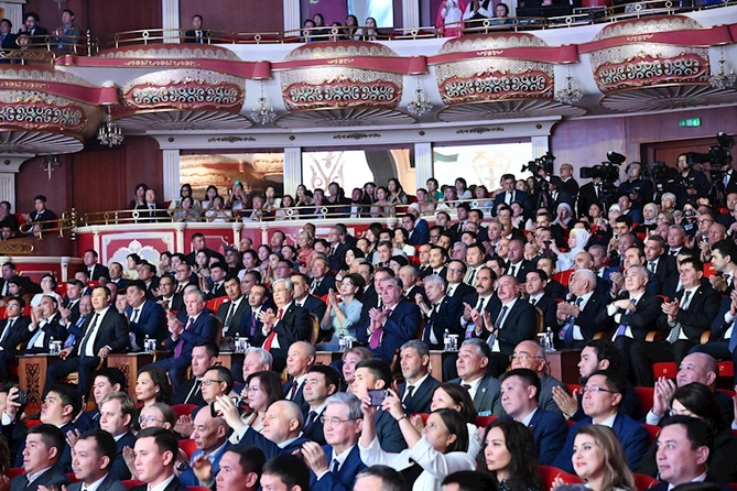 İlham Əliyev Astanada “Вечер дружбы” adlı qala konsertdə iştirak edib — FOTOLAR