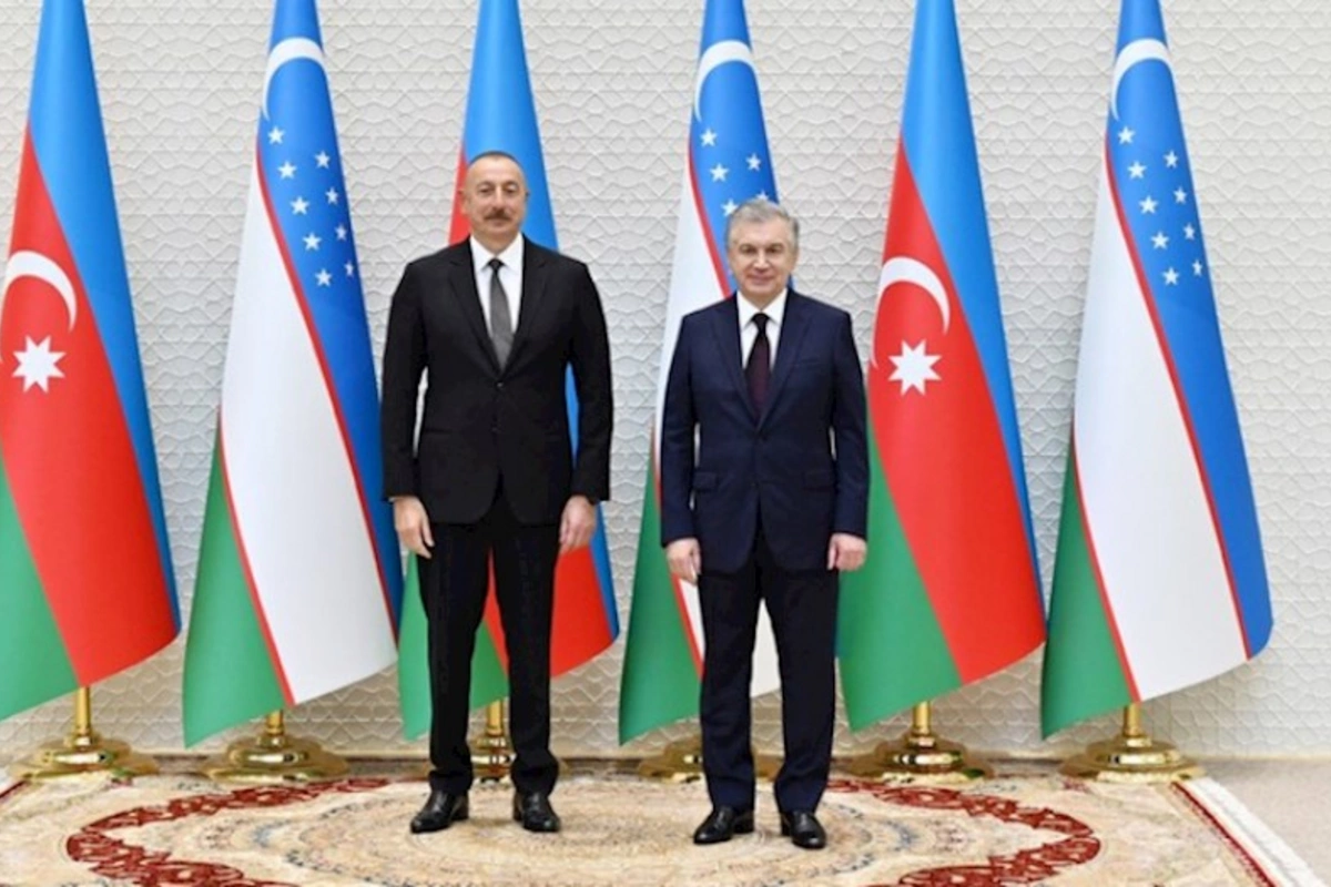 İlham Əliyev Özbəkistan Prezidentinin təltif olunması mərasimində iştirak etdi