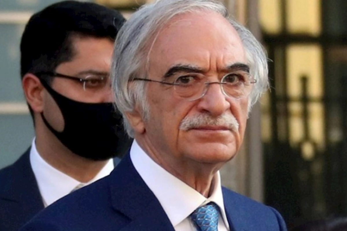 Polad Bülbüloğlu Azərbaycana qayıtdı, səlahiyyətlərinin icrasını dayandırdı