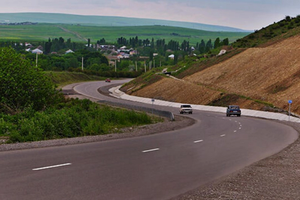 Bu yolda hərəkət ikiaylıq məhdudlaşdırılır