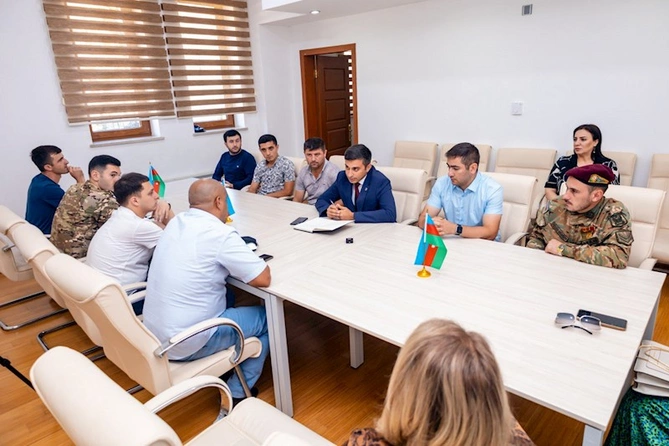 “İnkişafa Doğru” İmkansız Ailələrə Sosial Yardım və Hüquqi Maarifləndirmə İB-dən Qubada veteranlara hüquqi xidmət — FOTOLAR “İnkişafa Doğru” İmkansız Ailələrə Sosial Yardım və Hüquqi Maarifləndirmə İB-dən Qubada veteranlara hüquqi xidmət — FOTOLAR