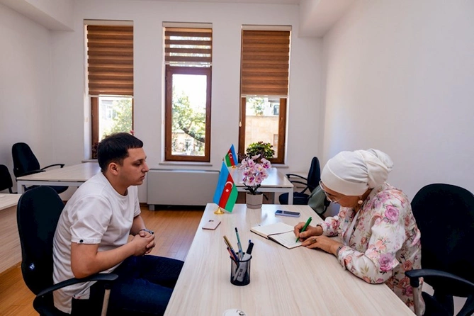 “İnkişafa Doğru” İmkansız Ailələrə Sosial Yardım və Hüquqi Maarifləndirmə İB-dən Qubada veteranlara psixoloji xidmət — FOTOLAR “İnkişafa Doğru” İmkansız Ailələrə Sosial Yardım və Hüquqi Maarifləndirmə İB-dən Qubada veteranlara psixoloji xidmət — FOTOLAR