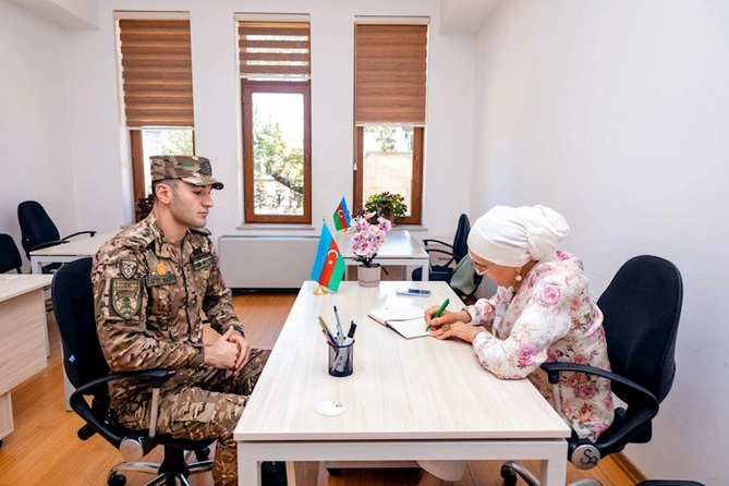 “İnkişafa Doğru” İmkansız Ailələrə Sosial Yardım və Hüquqi Maarifləndirmə İB-dən Qubada veteranlara psixoloji xidmət — FOTOLAR “İnkişafa Doğru” İmkansız Ailələrə Sosial Yardım və Hüquqi Maarifləndirmə İB-dən Qubada veteranlara psixoloji xidmət — FOTOLAR