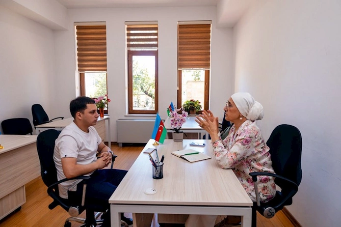 “İnkişafa Doğru” İmkansız Ailələrə Sosial Yardım və Hüquqi Maarifləndirmə İB-dən Qubada veteranlara psixoloji xidmət — FOTOLAR “İnkişafa Doğru” İmkansız Ailələrə Sosial Yardım və Hüquqi Maarifləndirmə İB-dən Qubada veteranlara psixoloji xidmət — FOTOLAR
