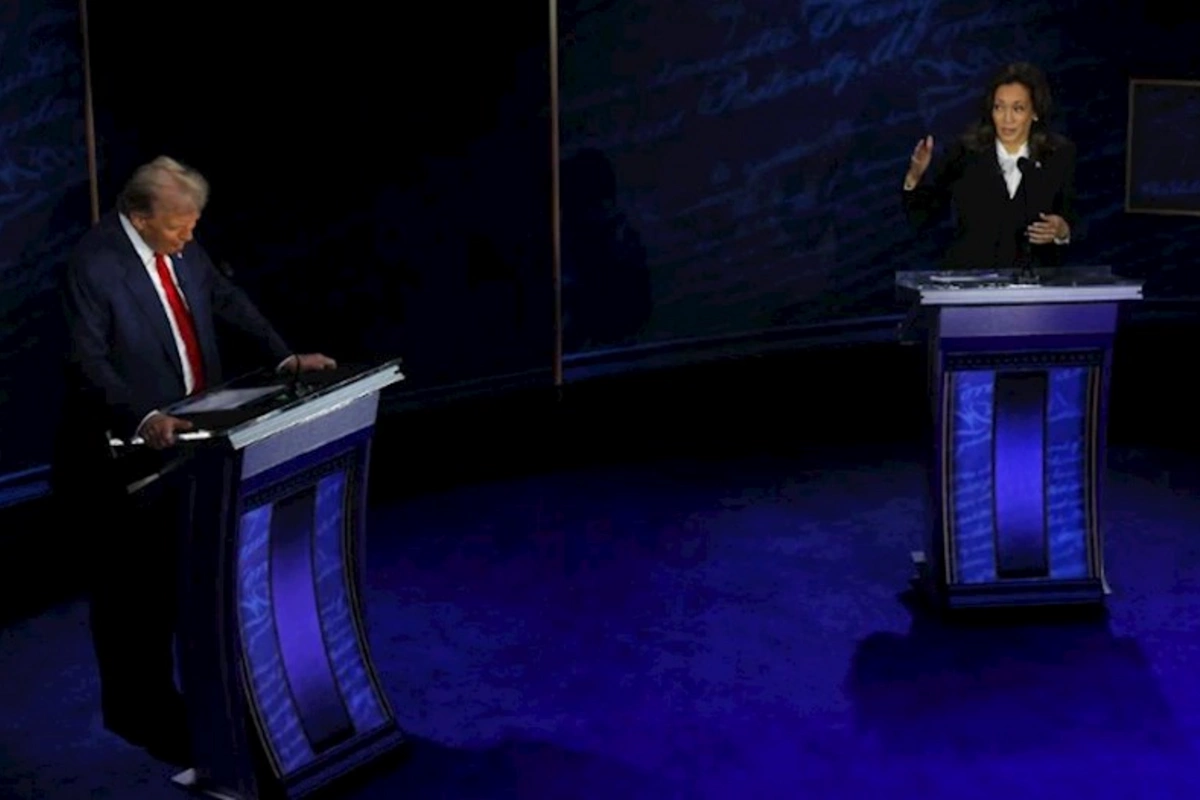 Harris-Tramp debatı: Donald mikrofonun söndürülməsini tələb etdi