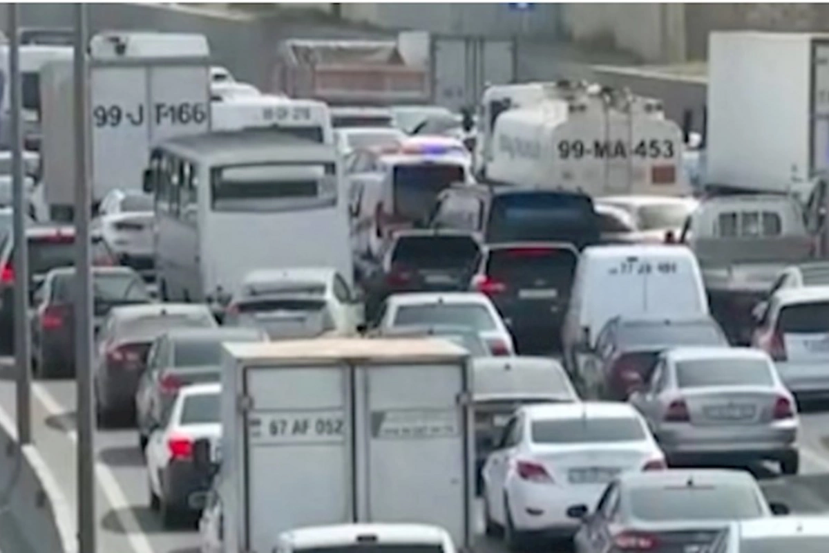 10 dəqiqəyə gəldikləri yolu son 3 gündür, 1-2 saata qət edirlər — VİDEO