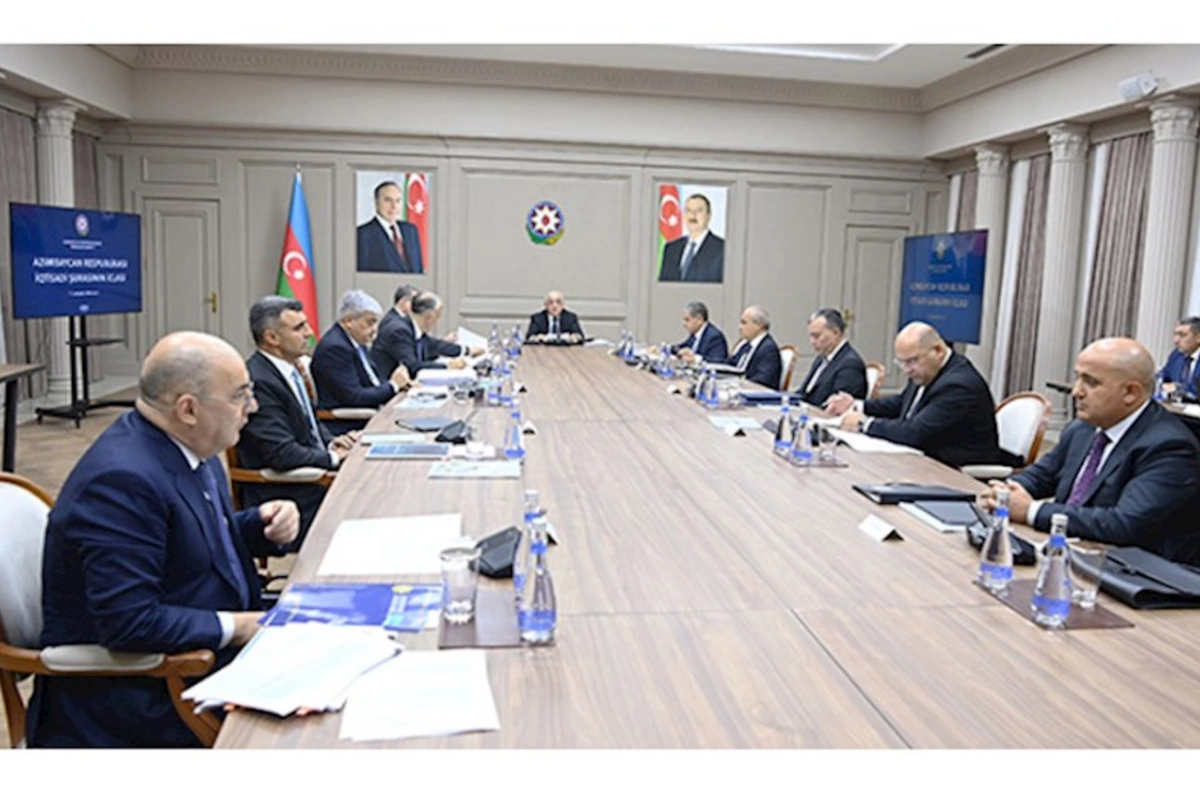 Əli Əsədov İqtisadi Şuranın iclasını keçirdi — FOTOLAR