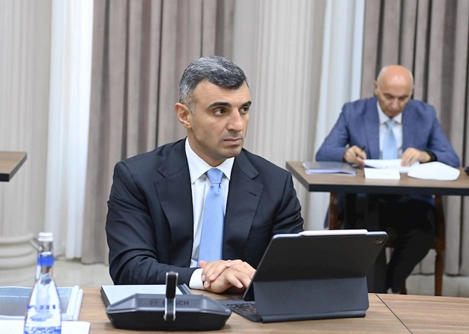 Əli Əsədov İqtisadi Şuranın iclasını keçirdi — FOTOLAR