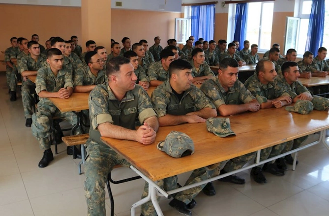 Hərbi Prokurorluğun və Müdafiə Nazirliyinin birgə keçirdiyi maarifləndirmə tədbirləri davam edir — FOTOLAR