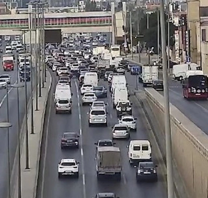 Bakıda sıxlıq olan küçələr — SİYAHI (FOTOLAR)
