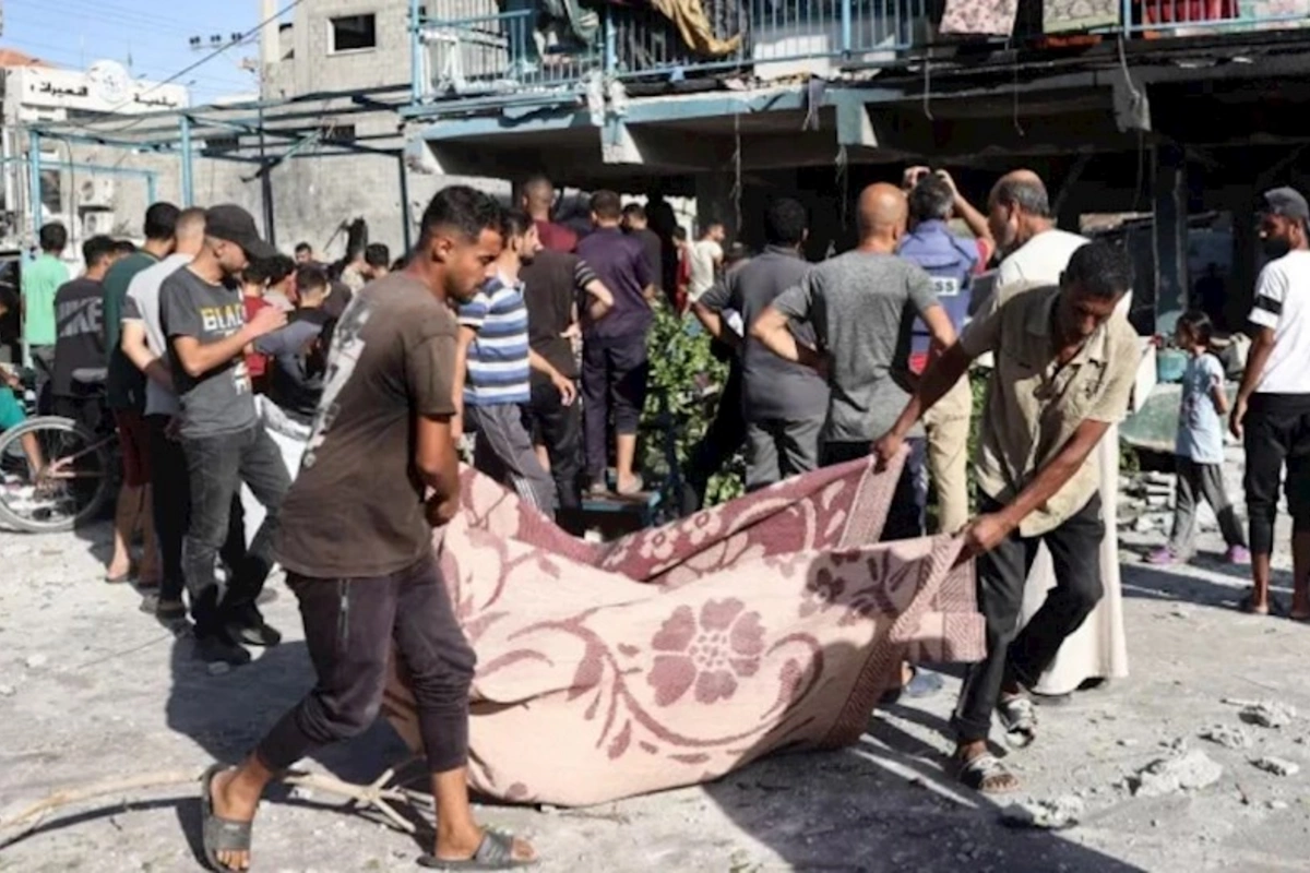 İsrail Qəzzada məktəbi bombaladı — 18 ölü var