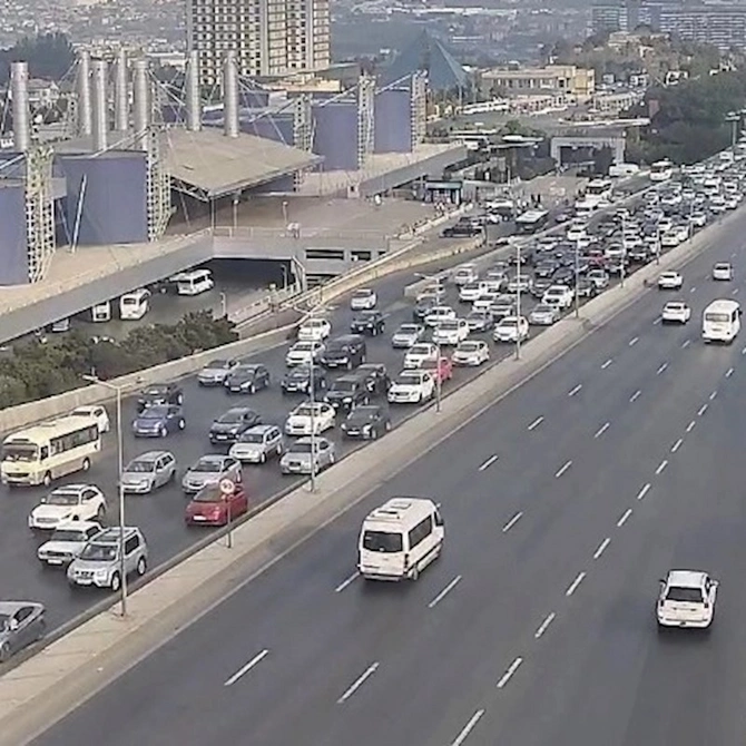 Bakıda sıxlıq olan küçələr — SİYAHI (FOTOLAR)