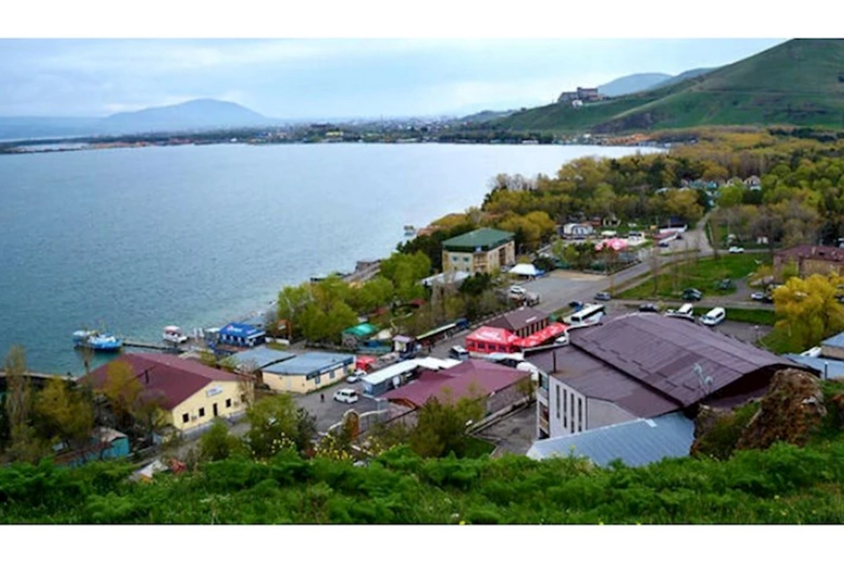 Ermənilər Azərbaycanla sərhədi boşaldır