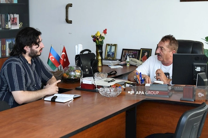 “Qaynı dedi ki, Elçibəyin sənə 20 min dollar borcu var?” — Rüstəm Behrudi ilə MÜSAHİBƏ “Qaynı dedi ki, Elçibəyin sənə 20 min dollar borcu var?” — Rüstəm Behrudi ilə MÜSAHİBƏ