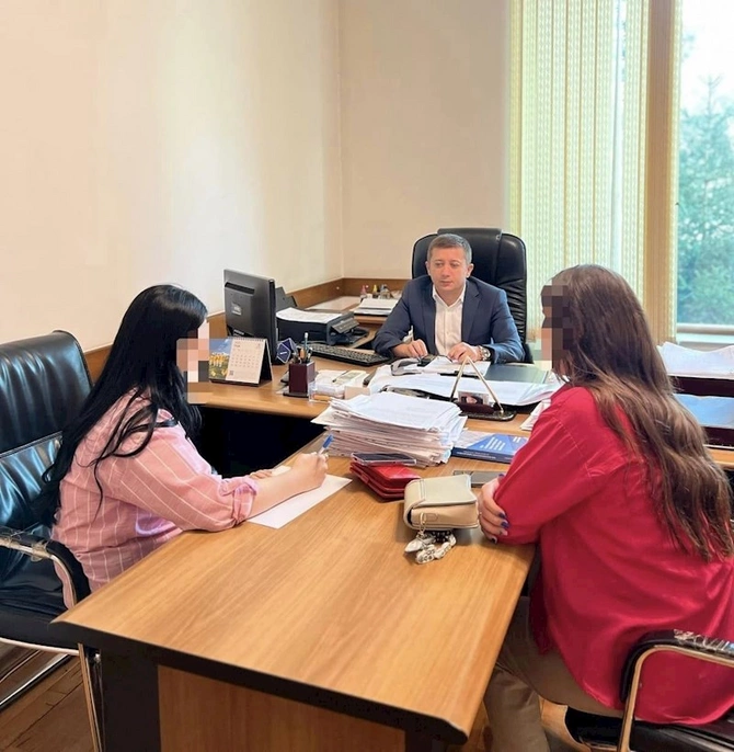 Abşeronda körpənin ağzına siqaret qoyub şəklini paylaşdılar