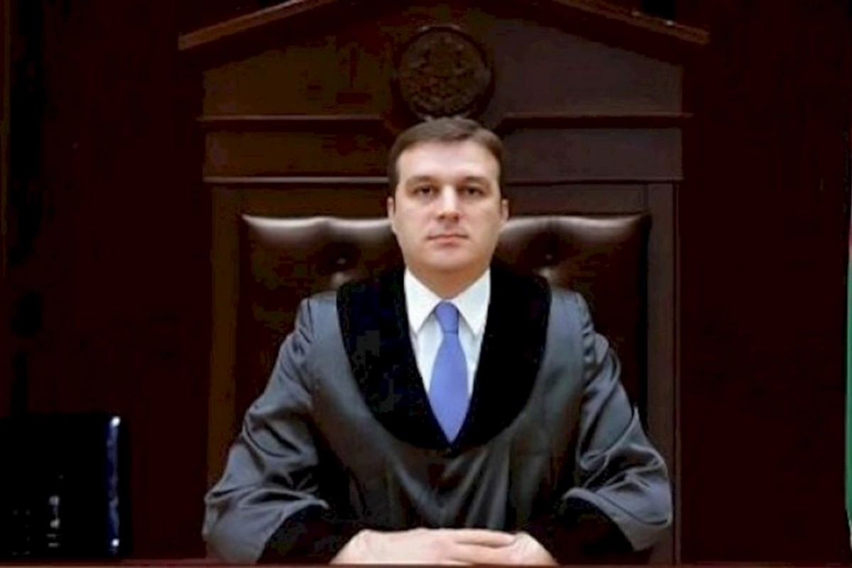 Məhkəmədən qovulan hakim bu məşhurun qohumudur