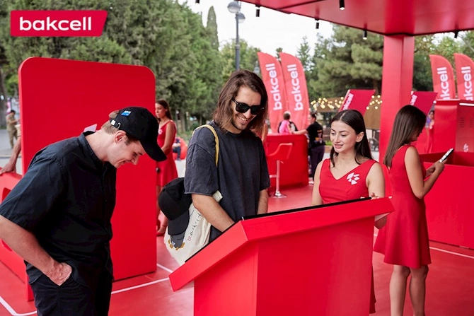 “Bakcell”in stendi Formula 1 azarkeşlərinin diqqət mərkəzində — FOTOLAR “Bakcell”in stendi Formula 1 azarkeşlərinin diqqət mərkəzində — FOTOLAR