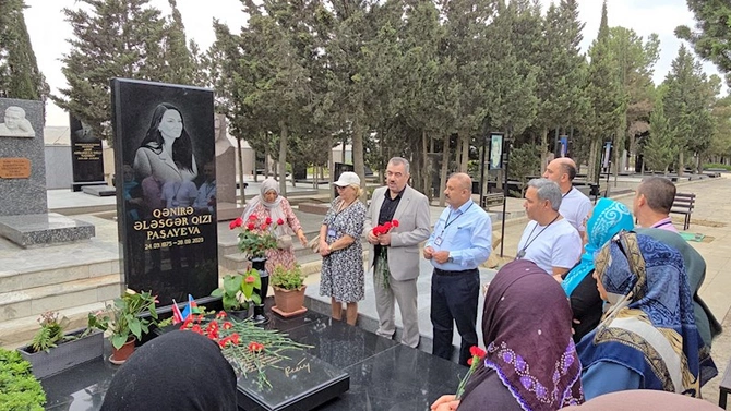 İSTAD üzvləri İkinci Fəxri Xiyaban və Şəhidlər Xiyabanını ziyarət ediblər — FOTOLAR