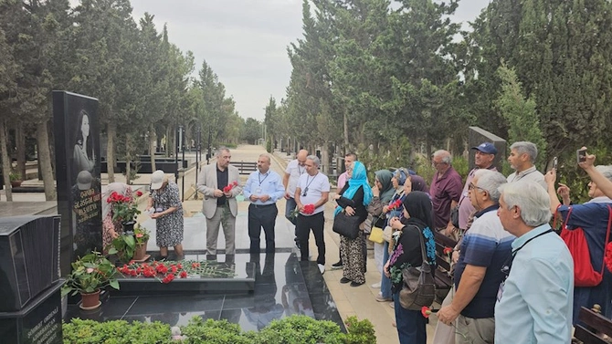 İSTAD üzvləri İkinci Fəxri Xiyaban və Şəhidlər Xiyabanını ziyarət ediblər — FOTOLAR