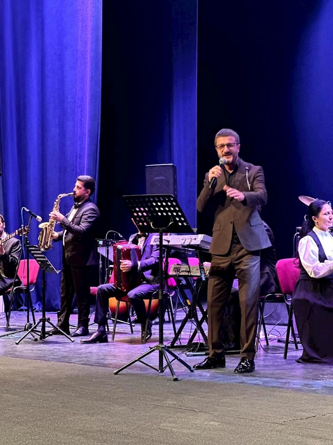 Gəncə Dövlət Filarmoniyasında bəstəkar Arif Məlikovun mahnılarından ibarət konsert proqramı təqdim olunub — FOTOLAR Gəncə Dövlət Filarmoniyasında bəstəkar Arif Məlikovun mahnılarından ibarət konsert proqramı təqdim olunub — FOTOLAR
