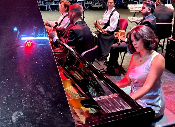 Gəncə Dövlət Filarmoniyasında bəstəkar Arif Məlikovun mahnılarından ibarət konsert proqramı təqdim olunub — FOTOLAR Gəncə Dövlət Filarmoniyasında bəstəkar Arif Məlikovun mahnılarından ibarət konsert proqramı təqdim olunub — FOTOLAR