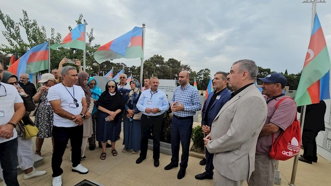 İSTAD üzvləri İkinci Fəxri Xiyaban və Şəhidlər Xiyabanını ziyarət ediblər — FOTOLAR