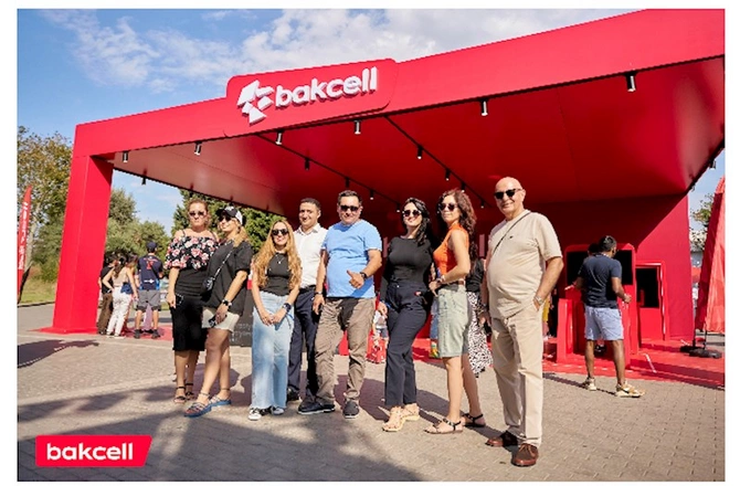 Media nümayəndələri “Bakcell”in “Formula 1” stendini ziyarət ediblər — FOTOLAR