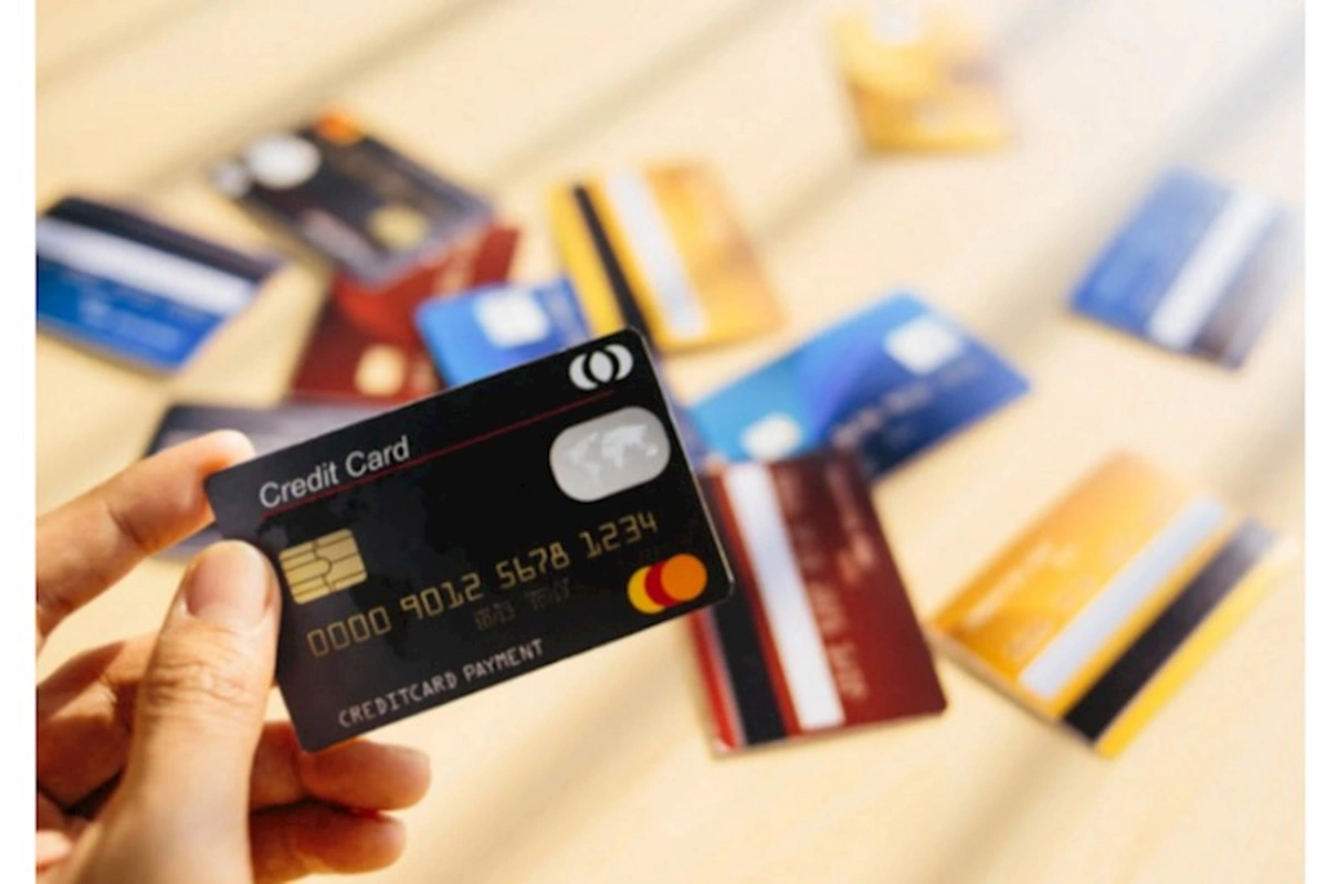 Kredit kartları ilə bağlı yeni qaydalar: Banklar niyə sərtləşməyə gedir?