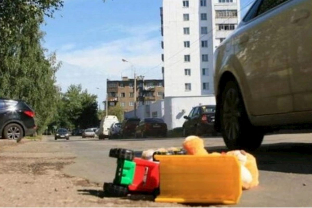 Biləsuvarda ata avtomobili ilə övladına xəsarət yetirib