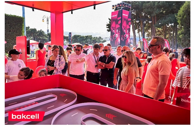 Media nümayəndələri “Bakcell”in “Formula 1” stendini ziyarət ediblər — FOTOLAR
