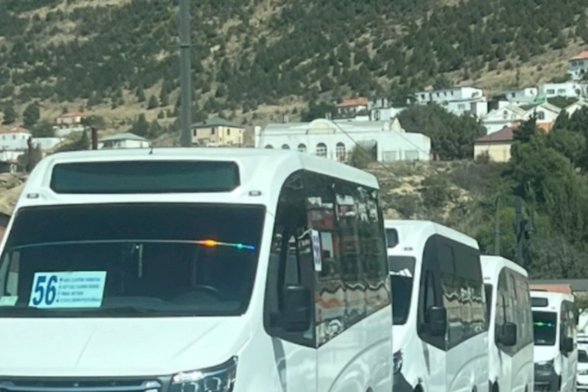 Bayılda köhnə avtobusla sərnişin daşıyan sahibkar yeni avtobusların təkərlərini deşdi — FOTOLAR