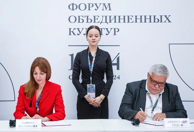 Şirin Məlikova Sankt-Peterburqda keçirilən X Beynəlxalq Birləşmiş Mədəniyyətlər Forumunda iştirak edir — FOTOLAR