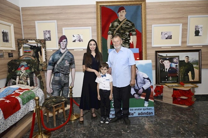 Leyla Əliyeva Mübariz İbrahimovun evində — FOTOLAR Leyla Əliyeva Mübariz İbrahimovun evində — FOTOLAR