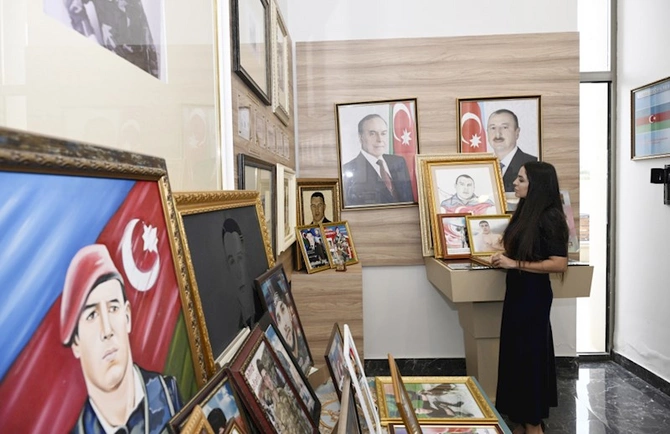 Leyla Əliyeva Mübariz İbrahimovun evində — FOTOLAR Leyla Əliyeva Mübariz İbrahimovun evində — FOTOLAR