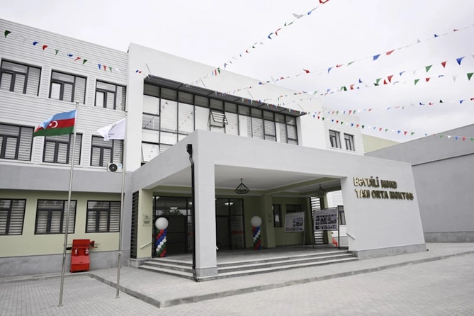 Leyla Əliyeva Biləsuvarda yeni inşa edilən məktəbdə olub — FOTOLAR